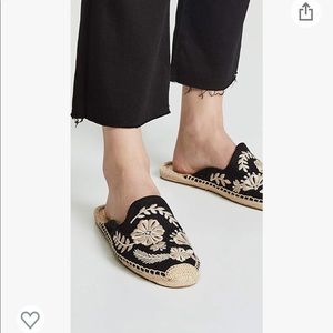 NWOT Soludos Tuileries Flat Mules in Black & White